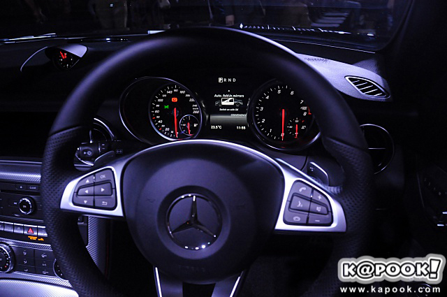 Mercedes-Benz SLC 300 AMG Dynamic  Mercedes-Benz SLC 300 AMG Dynamic