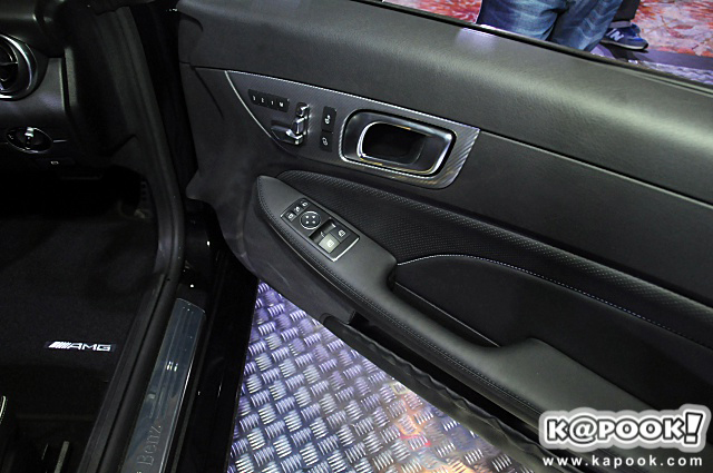 Mercedes-Benz SLC 300 AMG Dynamic  Mercedes-Benz SLC 300 AMG Dynamic