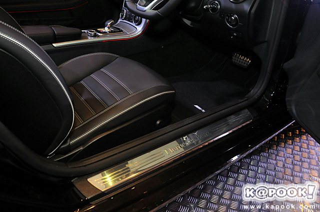 Mercedes-Benz SLC 300 AMG Dynamic  Mercedes-Benz SLC 300 AMG Dynamic