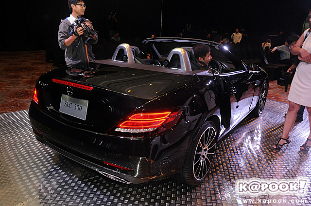 Mercedes-Benz SLC 300 AMG Dynamic  Mercedes-Benz SLC 300 AMG Dynamic