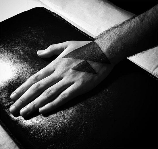 ลายสักที่มือ ลายสักที่มือ