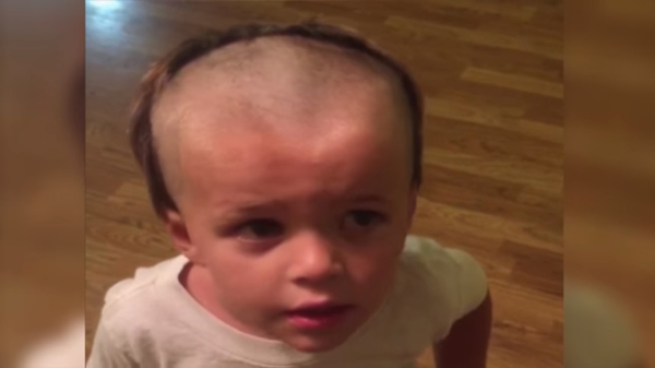 เข็ดแล้วฮะ เจ้าหนูยืมเครื่องโกนหนวดพ่อขอตัดผมเอง ได้เป็นทรงนี้เลย