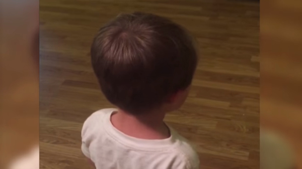 เข็ดแล้วฮะ เจ้าหนูยืมเครื่องโกนหนวดพ่อขอตัดผมเอง ได้เป็นทรงนี้เลย