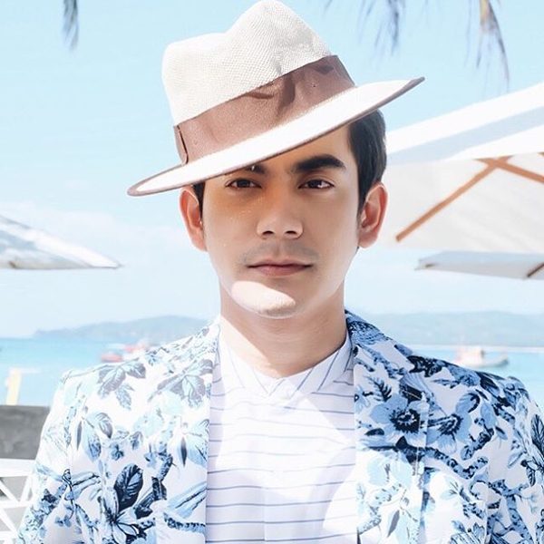 ฌอห์ณ เอสเธอร์ ควงคู่ย้ำสัมพันธ์ ยังรักกันเหมือนเดิม