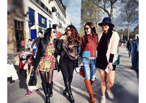 เมย์ หนิง ครีม เป้ย แท็คทีมเที่ยวปารีส เมย์ หนิง ครีม เป้ย แท็คทีมเที่ยวปารีส