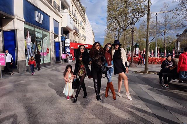 เมย์ หนิง ครีม เป้ย แท็คทีมเที่ยวปารีส เมย์ หนิง ครีม เป้ย แท็คทีมเที่ยวปารีส