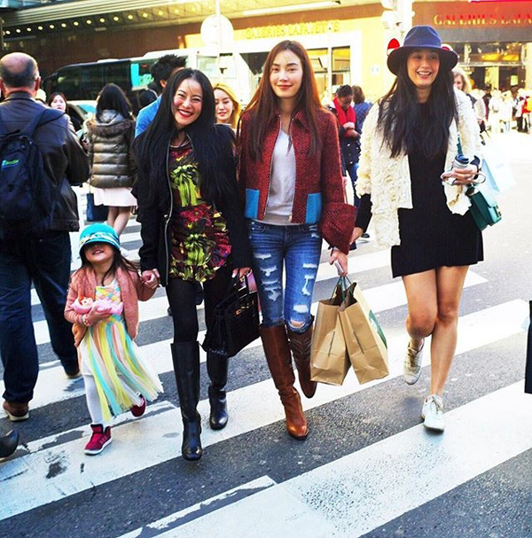 เมย์ หนิง ครีม เป้ย แท็คทีมเที่ยวปารีส เมย์ หนิง ครีม เป้ย แท็คทีมเที่ยวปารีส