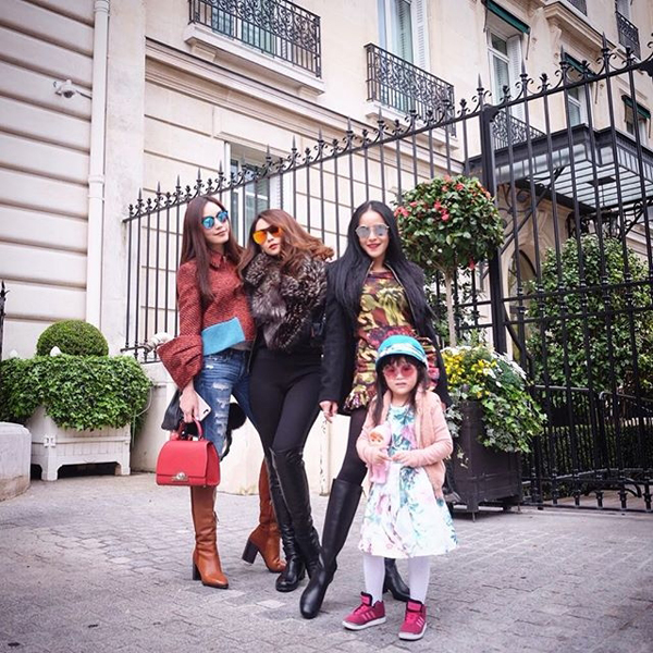 เมย์ หนิง ครีม เป้ย แท็คทีมเที่ยวปารีส เมย์ หนิง ครีม เป้ย แท็คทีมเที่ยวปารีส