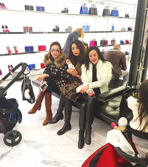 เมย์ หนิง ครีม เป้ย แท็คทีมเที่ยวปารีส เมย์ หนิง ครีม เป้ย แท็คทีมเที่ยวปารีส