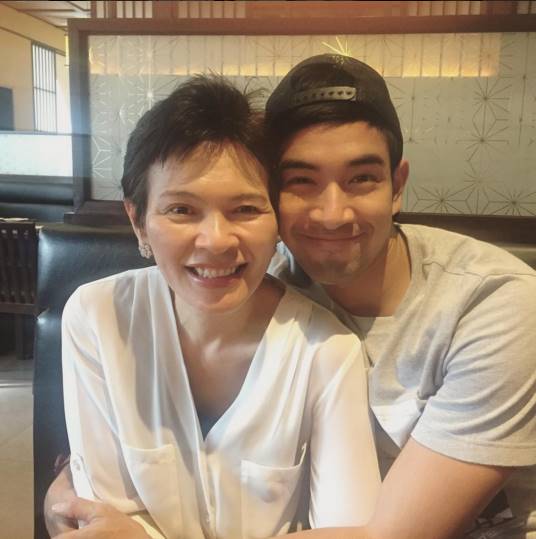 เกรท วรินทร บอกแม่ผมเป็นคนใส ๆ หลังโชว์ความสตรองจับโจรคาร้านทอง เกรท วรินทร บอกแม่ผมเป็นคนใส ๆ หลังโชว์ความสตรองจับโจรคาร้านทอง