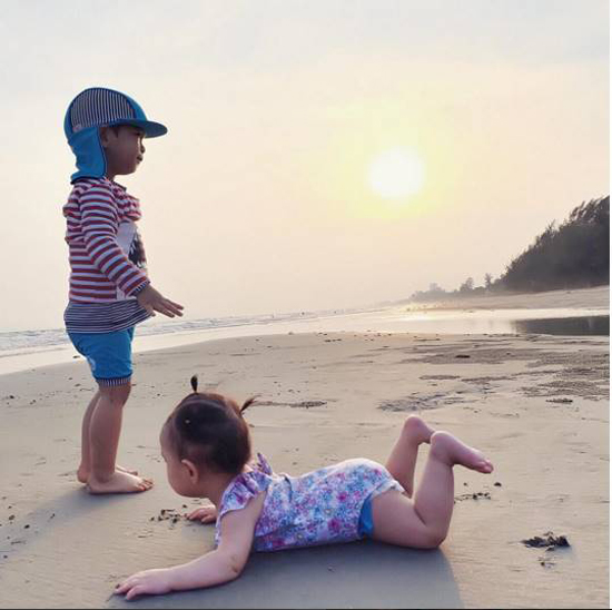 น้องมาริลิน ลูกสาวเมย์ มาริษา เที่ยวทะเลเริงร่า น้องมาริลิน ลูกสาวเมย์ มาริษา เที่ยวทะเลเริงร่า
