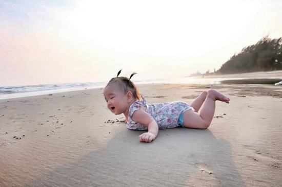 น้องมาริลิน ลูกสาวเมย์ มาริษา เที่ยวทะเลเริงร่า น้องมาริลิน ลูกสาวเมย์ มาริษา เที่ยวทะเลเริงร่า