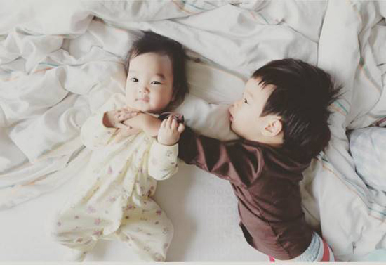 น้องมาริลิน ลูกสาวเมย์ มาริษา เที่ยวทะเลเริงร่า น้องมาริลิน ลูกสาวเมย์ มาริษา เที่ยวทะเลเริงร่า