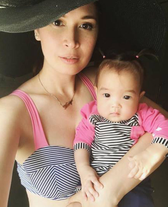 น้องมาริลิน ลูกสาวเมย์ มาริษา เที่ยวทะเลเริงร่า น้องมาริลิน ลูกสาวเมย์ มาริษา เที่ยวทะเลเริงร่า