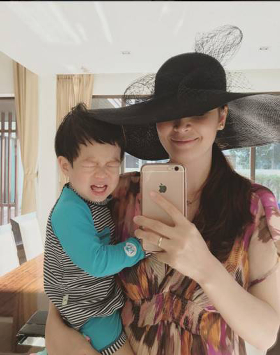 น้องมาริลิน ลูกสาวเมย์ มาริษา เที่ยวทะเลเริงร่า น้องมาริลิน ลูกสาวเมย์ มาริษา เที่ยวทะเลเริงร่า