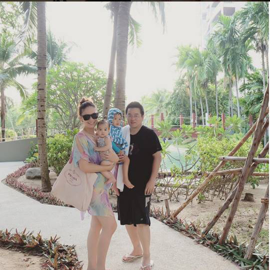 น้องมาริลิน ลูกสาวเมย์ มาริษา เที่ยวทะเลเริงร่า น้องมาริลิน ลูกสาวเมย์ มาริษา เที่ยวทะเลเริงร่า