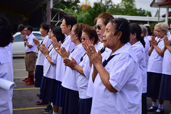 เปิดภาพน่ารัก คุณพ่อ-คุณแม่ขอย้อนวัย ไปโรงเรียนในชุดใหม่ แฮปปี้กันสุด ๆ เปิดภาพน่ารัก คุณพ่อ-คุณแม่ขอย้อนวัย ไปโรงเรียนในชุดใหม่ แฮปปี้กันสุด ๆ