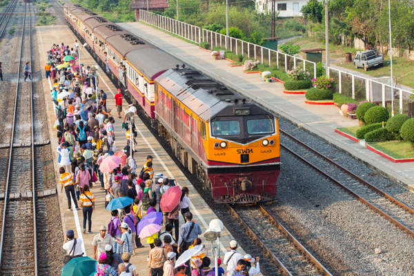 ไฟเขียวยืดเวลารถไฟฟรีอีก 6 เดือน หวังลดค่าคลองชีพ ถึงสิ้นเดือน ต.ค. 59 ไฟเขียวยืดเวลารถไฟฟรีอีก 6 เดือน หวังลดค่าคลองชีพ ถึงสิ้นเดือน ต.ค. 59