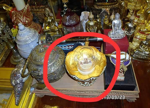 สั่งงดให้คนเข้าสักการะภายในองค์พระธาตุพนม หลังพานทองคำหาย สั่งงดให้คนเข้าสักการะภายในองค์พระธาตุพนม หลังพานทองคำหาย