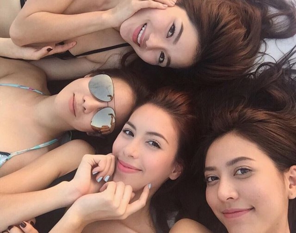 คริส หอวัง นำลูกทีม น้ำหวาน กวาง เจสซี่ โชว์ชุดว่ายน้ำ คริส หอวัง นำลูกทีม น้ำหวาน กวาง เจสซี่ โชว์ชุดว่ายน้ำ