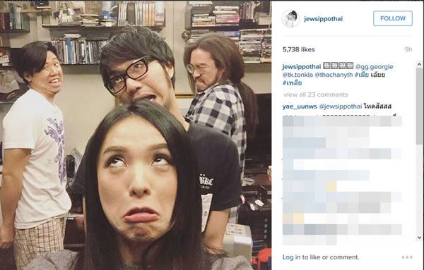 อดีต VRZO พร้อมใจกันเบ้ปาก มองบน ติดแท็กเพลีย ทำชาวเผือกกดไลค์รัว ๆ อดีต VRZO พร้อมใจกันเบ้ปาก มองบน ติดแท็กเพลีย ทำชาวเผือกกดไลค์รัว ๆ