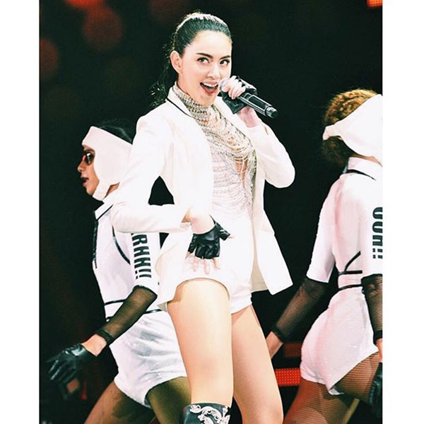 ใหม่ ดาวิกา ใหม่ ดาวิกา