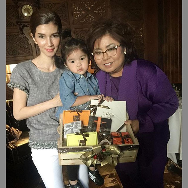 โบว์ แวนด้า น้องมะลิ ถ่ายแบบ โบว์ แวนด้า น้องมะลิ ถ่ายแบบ