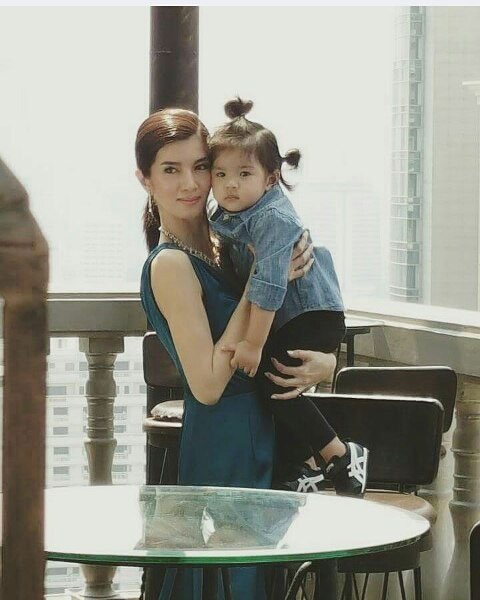 โบว์ แวนด้า น้องมะลิ ถ่ายแบบ โบว์ แวนด้า น้องมะลิ ถ่ายแบบ