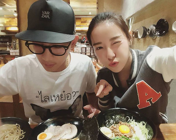 อดีต VRZO พร้อมใจกันเบ้ปาก มองบน ติดแท็กเพลีย ทำชาวเผือกกดไลค์รัว ๆ อดีต VRZO พร้อมใจกันเบ้ปาก มองบน ติดแท็กเพลีย ทำชาวเผือกกดไลค์รัว ๆ