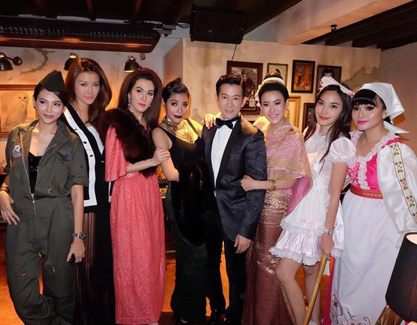 รวมภาพแก๊งซุปตาร์ สวมชุดอลังจัดเต็ม ร่วมปาร์ตี้วันเกิด ชาย อานันท์ทวีป รวมภาพแก๊งซุปตาร์ สวมชุดอลังจัดเต็ม ร่วมปาร์ตี้วันเกิด ชาย อานันท์ทวีป