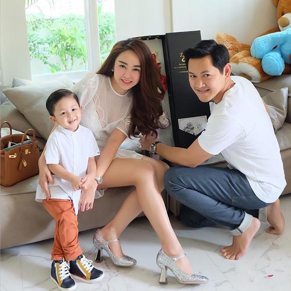 เป้ย ปานวาด - เรือเอก นิธิ บุญยรัตกลิน เป้ย ปานวาด - เรือเอก นิธิ บุญยรัตกลิน