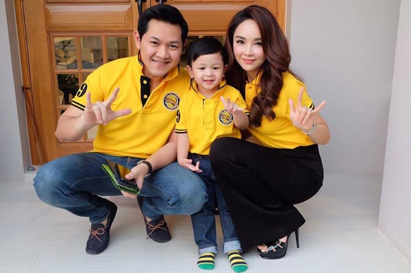 เป้ย ปานวาด - เรือเอก นิธิ บุญยรัตกลิน เป้ย ปานวาด - เรือเอก นิธิ บุญยรัตกลิน