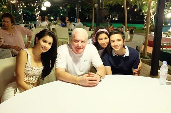 ปู ไปรยา ฉลองวันเกิดคุณพ่อ ปู ไปรยา ฉลองวันเกิดคุณพ่อ