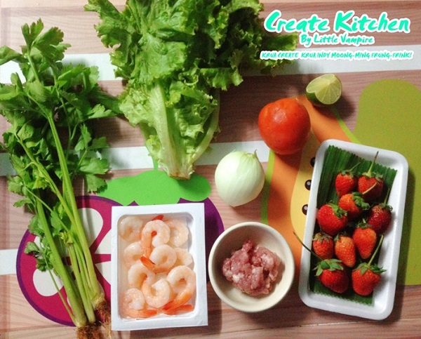 ยำสตรอว์เบอร์รีกุ้งกรอบหมูสับ ยำสตรอว์เบอร์รีกุ้งกรอบหมูสับ