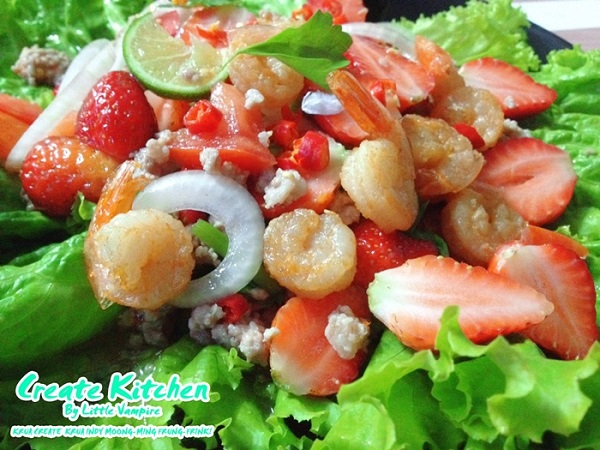 ยำสตรอว์เบอร์รีกุ้งกรอบหมูสับ ยำสตรอว์เบอร์รีกุ้งกรอบหมูสับ