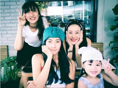 น้องณิริน กับแก๊งแม่หนิง น้องณิริน กับแก๊งแม่หนิง