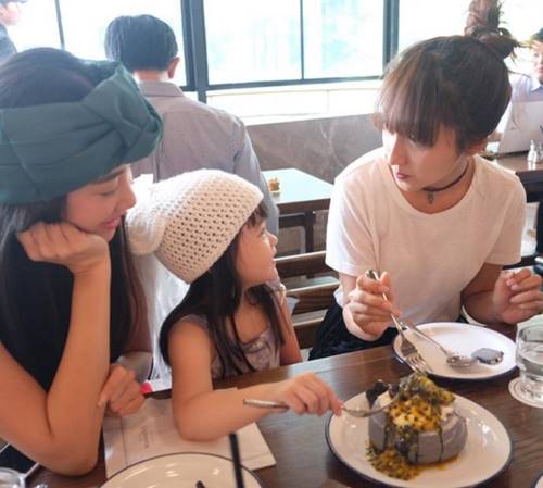 น้องณิริน กับแก๊งแม่หนิง น้องณิริน กับแก๊งแม่หนิง