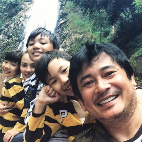 ครอบครัว หนุ่ม สันติสุข ครอบครัว หนุ่ม สันติสุข