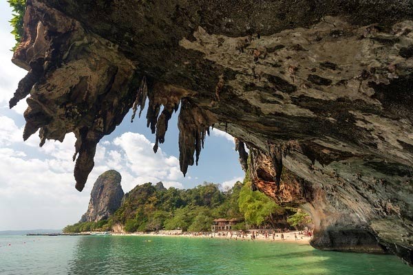 ที่เที่ยวกระบี่ หาดถ้ำพระนาง
