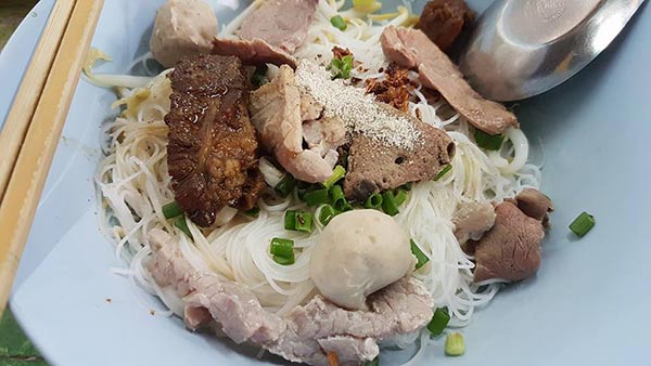 ร้านอาหารแพร่งภูธร ร้านอาหารแพร่งภูธร
