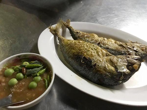 ร้านอาหารแพร่งภูธร ร้านอาหารแพร่งภูธร