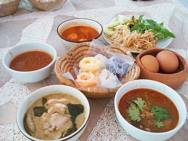 ร้านขนมจีนน้ำยาอร่อยเด็ด ร้านขนมจีนน้ำยาอร่อยเด็ด