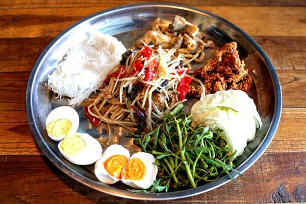 แซ่บสะเด็ด อโศก แซ่บสะเด็ด อโศก