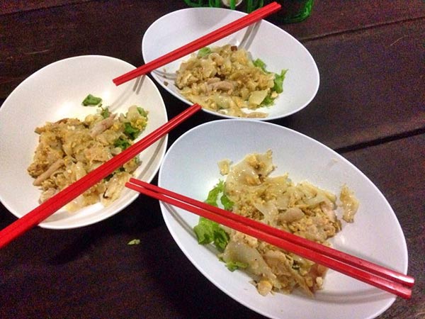 ร้านก๋วยเตี๋ยวคั่วไก่ ร้านก๋วยเตี๋ยวคั่วไก่