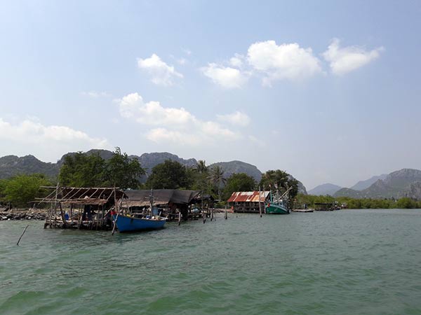ล่องเรือคลองเขาแดง เขาสามร้อยยอด ล่องเรือคลองเขาแดง เขาสามร้อยยอด