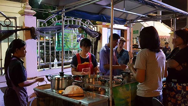 ถนนคนเดินประตูสาร สุพรรณบุรี ถนนคนเดินประตูสาร สุพรรณบุรี