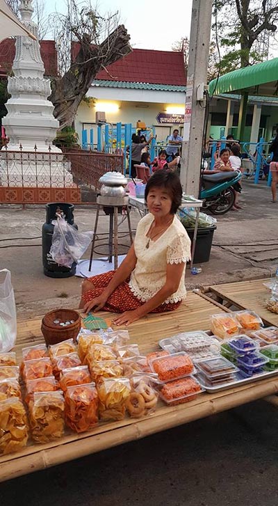 ถนนคนเดินประตูสาร สุพรรณบุรี ถนนคนเดินประตูสาร สุพรรณบุรี