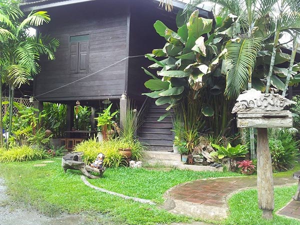 ร้านอาหารลำพูน ร้านอาหารลำพูน