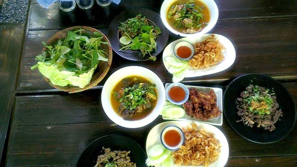 ร้านอาหารลำพูน ร้านอาหารลำพูน