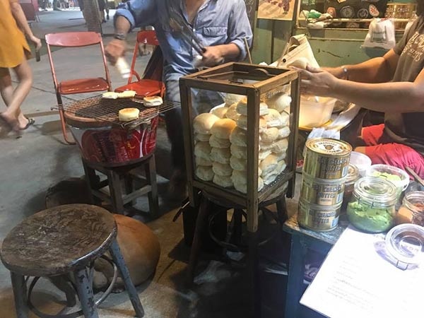ร้านขนมปังปิ้ง ร้านขนมปังปิ้ง